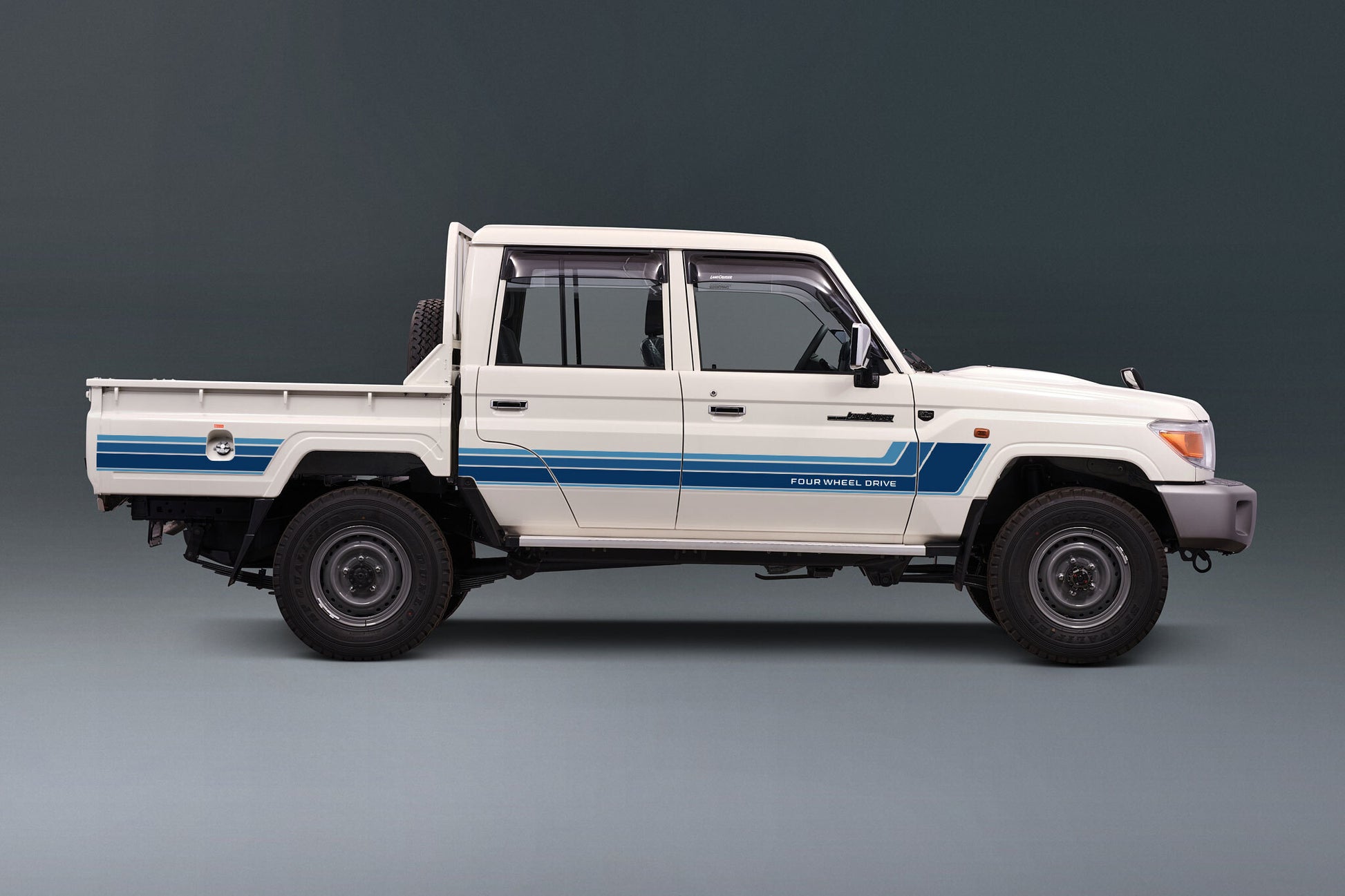 70 Series Land Cruiser Decal Body Stripe Kit (Renmark) - 79 Series Dual Cab (2012-)